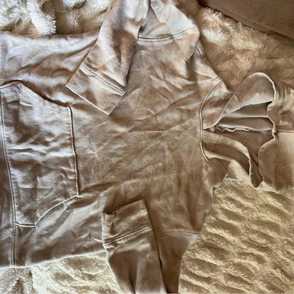 Tan camo sweatshirt